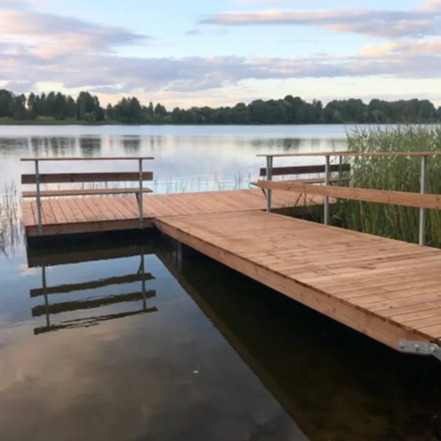 Kvaliteetne galvaniseeritud terasest raamiga 180 cm puitpiire ujuvsildadele.