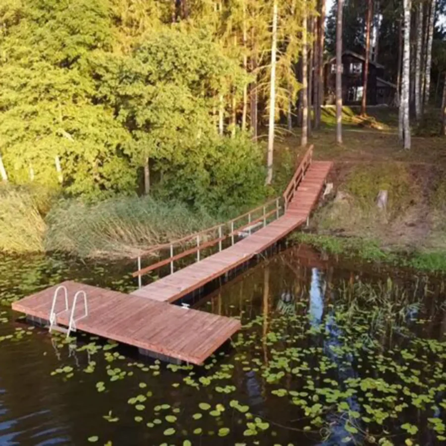Kvaliteetne galvaniseeritud terasest raamiga 180 cm puitpiire ujuvsildadele.
