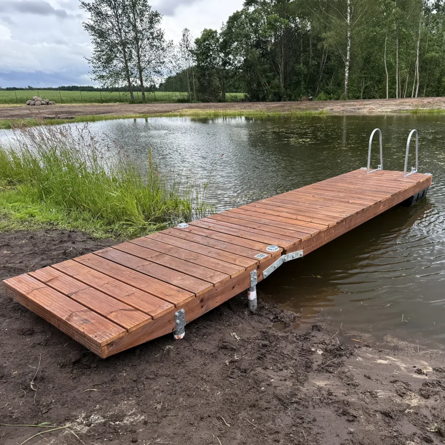 1,2×5,0 m ujuvsild puidust laudisega. Sobib paadi- või ujumissillaks väikesele tiigile. Kuumtsingitud kaldatugi, sügavimmutatud kuusest konstruktsioon.