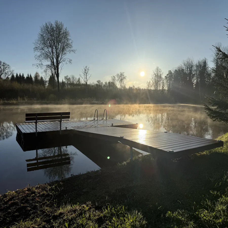 Äärmiselt avar ja suure kandevõimega 3,0×6,0 m ujuvsild 2,0×4,0 m käigusillaga. 475L pontoonid – paadisillaks suuremale veekogule. Eestis toodetud.